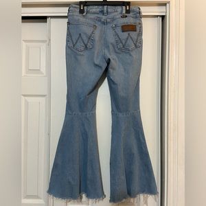 Wrangler Women’s High Rise Trumpet Flare 27X34